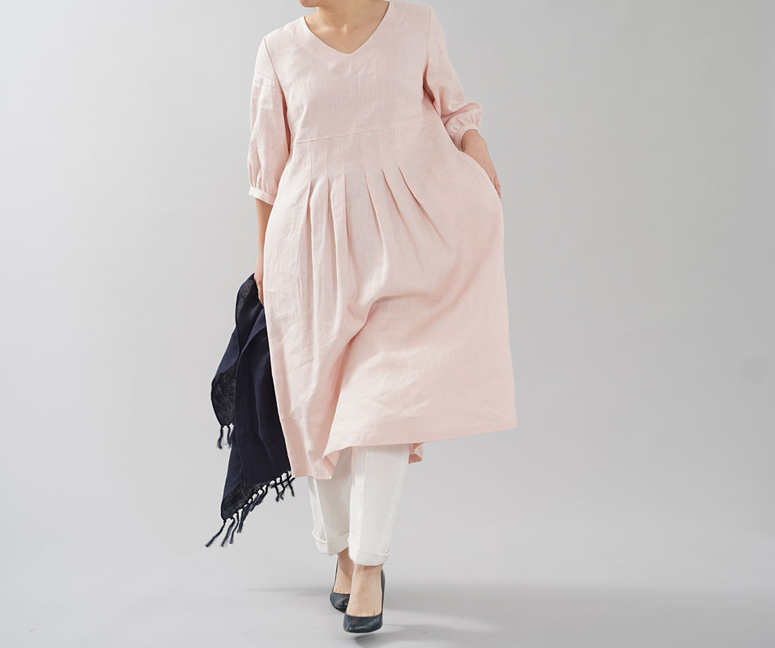 中厚地 リネン ワンピース ふんわりスリーブ Vネック ステッチ タック留め ドレス ミモレ丈 ウエストタック/ シェルピンク【M-L】a062h-spk2