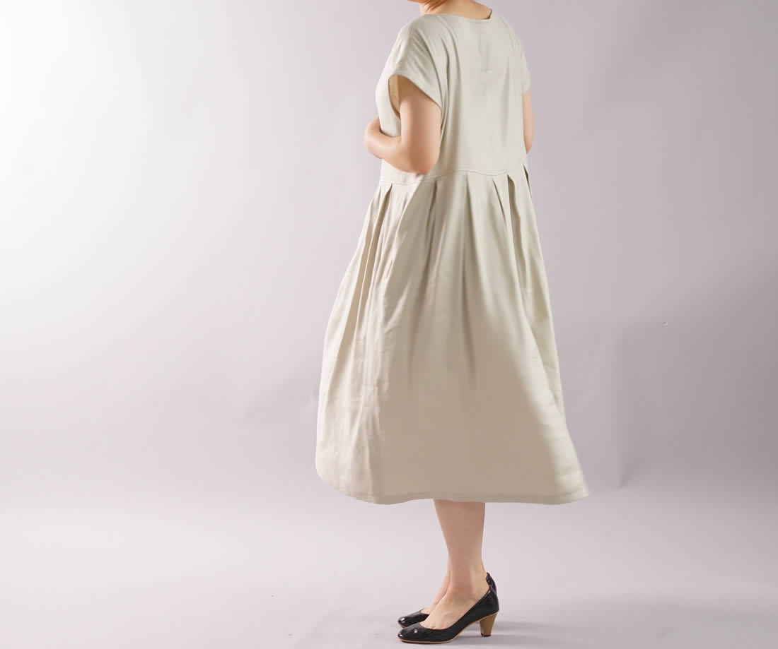 wafu わたぬき服装店綾織 リネンワンピース リネン×レーヨン×ストレッチ フレンチスリーブ タック ドレス / シルキーベージュ ワンピース リネンワンピース リネン 麻 麻ワンピース 麻ワンピ リネンワンピ 半袖 半袖ワンピース 半袖ワンピ 半そでワンピース 半そでワンピ はんそで 半そで 半端袖 フレンチスリーブ ミモレ丈 ミモレワンピース 膝下丈 ひざ下丈 丸首 丸首ワンピース クルーネック Uネック ウエストタック タックデザイン フレア ボリューミー 無地 無地ワンピース 無地ワンピ トレンド 旬 着こなし 春 夏 秋 冬 レディース wafu 新作