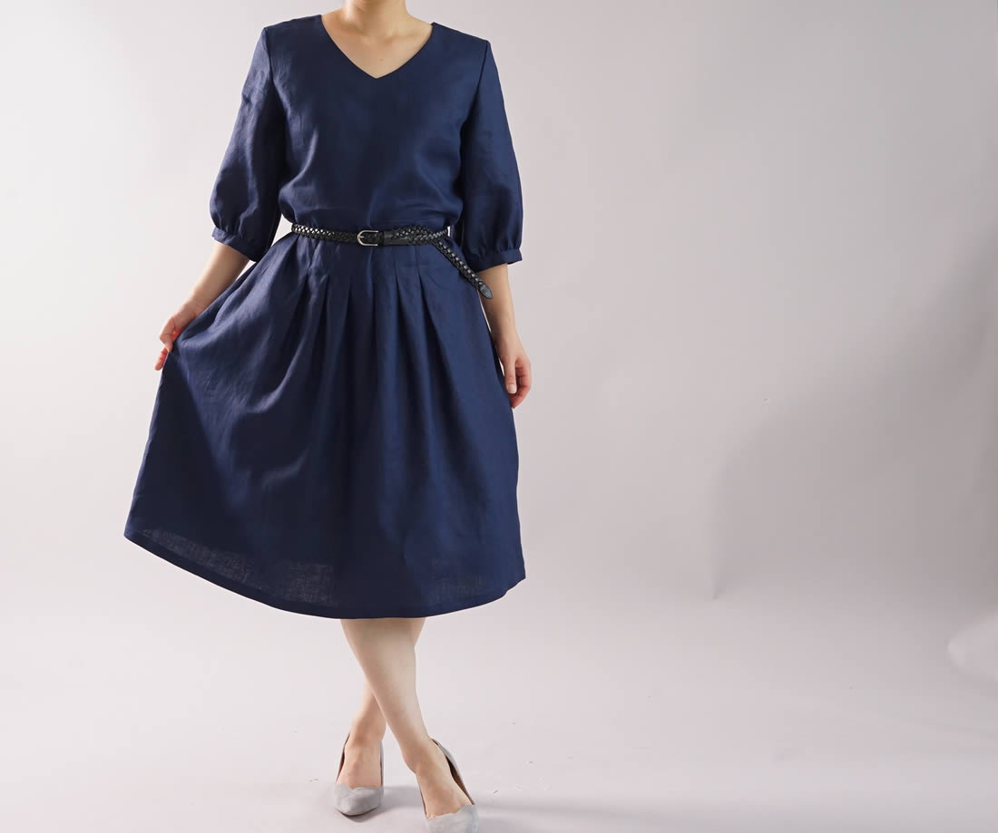 wafu わたぬき服装店 リネン ワンピース Vネック 7部袖 タックドレス 膝下丈 / オリエンタルブルー ワンピース リネンワンピース リネン 麻 麻ワンピース 麻ワンピ リネンワンピ 半袖 半袖ワンピース 半袖ワンピ 半そでワンピース 半そでワンピ はんそで 半そで 半端袖 ミモレ丈 ミモレワンピース 膝下丈 ひざ下丈 Vネック Vネックワンピース タック タックデザイン パフスリーブ パフ ふんわり袖 無地 無地ワンピース 無地ワンピ ネイビー 紺 濃紺 トレンド 旬 着こなし 春 夏 秋 冬 レディース wafu 新作