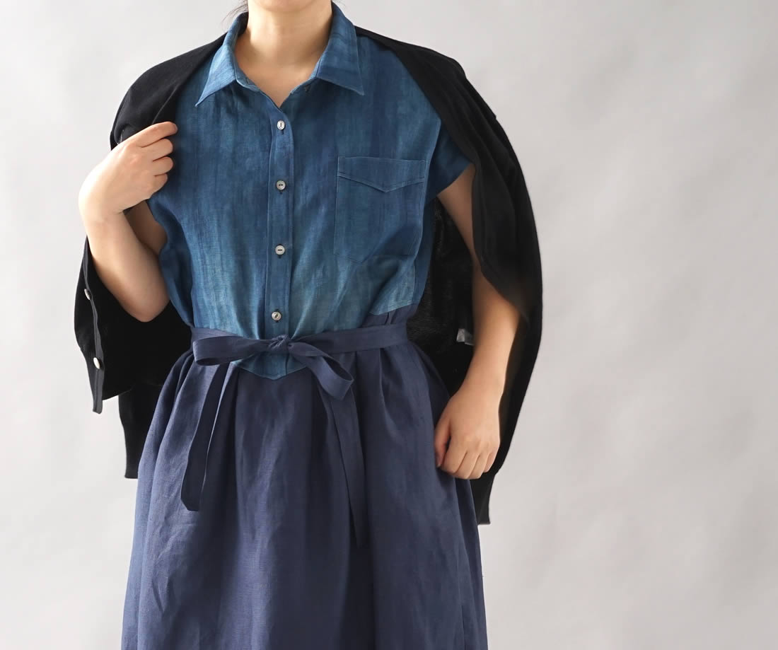 伝統製法 正藍染&リネンワンピース シャツカラー フレンチスリーブ 藍染ドレス ・紐あり / 藍色×ネイビー ワンピース リネンワンピース リネン 麻 麻ワンピース 麻ワンピ リネンワンピ 半袖 半袖ワンピース 半袖ワンピ 半そでワンピース 半そでワンピ はんそで 半そで 半端袖 ミモレ丈 ミモレワンピース 膝下丈 ひざ下丈 カッタウェイ 襟 シャツワンピース シャツワンピ スキッパー シャツワンピース シャツワンピ フレア フレアワンピース ネイビー ブルー 濃紺 紺 生地柄 無地 トレンド 旬 着こなし 春 夏 秋 冬 レディース wafu 新作