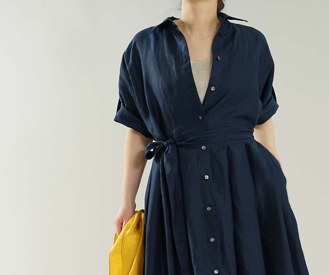wafu わたぬき服装 わふ ワフ 薄手 リネンワンピース ロールアップ 袖 2way ドルマンスリーブ シャツ襟 羽織にもつかえる リネンドレス リネンワンピース リネン 麻 麻ワンピース 麻ワンピ リネンワンピ 7分袖 7分袖ワンピース 7分袖ワンピ 七分袖 七分袖ワンピース 半端袖 ロング丈 ミモレ丈 くるぶし丈 ロング ミモレ ミモレワンピース ミモレ丈ワンピース ロングワンピ ロングワンピース カッタウェイ 襟 シャツワンピース シャツワンピ フレア フレアワンピース タック タックデザイン 前開き 羽織り アウター ロングアウター 無地 無地ワンピース ネイビー 紺 トレンド 旬 着こなし 春 夏 秋 冬 レディース 新作