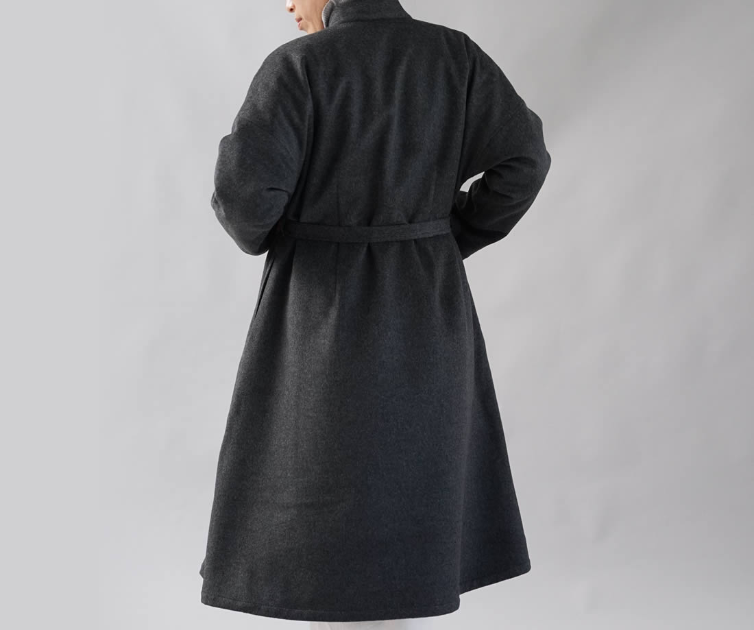 wafu わたぬき服装店 ウール100% ローブ コート 羽織 ドルマンスリーブ wool ガウン ロング丈 長袖 禅 / チャコールグレー 羽織り アウター ウール wool 温かい 羽織り アウター ロングアウター コート ロング丈 ロング羽織り coat 長袖 長袖コート 長袖羽織り カシュクールデザイン カシュクール 杢調 杢カラー グレー グレイ 灰色 チャコール トレンド 旬 着こなし 春 夏 秋 冬 レディース wafu 新作