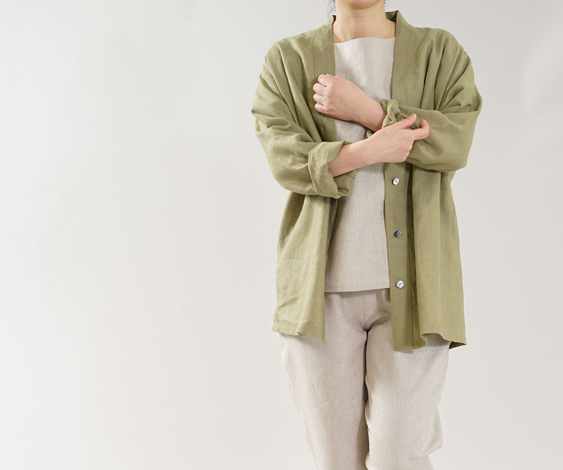 wafu わたぬき服装 わふ ワフ 中厚 リネン カーディガン ドルマンスリーブ 羽織 先染め ドロップショルダー 長袖 アイリスグリーン free h042a-ign2 カーディガン カーデ リネンカーディガン リネンカーデ 麻 Vネック シンプル シンプルカーデ 羽織 アウター 長袖 Vネック 無地 無地羽織 無地カーディガン 無地カーデ 禅 禅シリーズ 寺 お坊さん グリーン 緑 緑色 シェルボタン 貝ボタン 貝 ロング丈 ロングカーディガン トレンド 旬 着こなし 春 夏 秋 冬 レディース wafu 新作